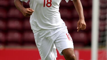  Courtney Meppen-Walter con la sub-18 de Inglaterra (archivo)