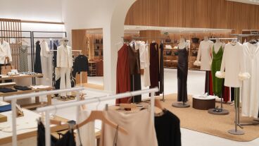 Prendas de ropa en una tienda