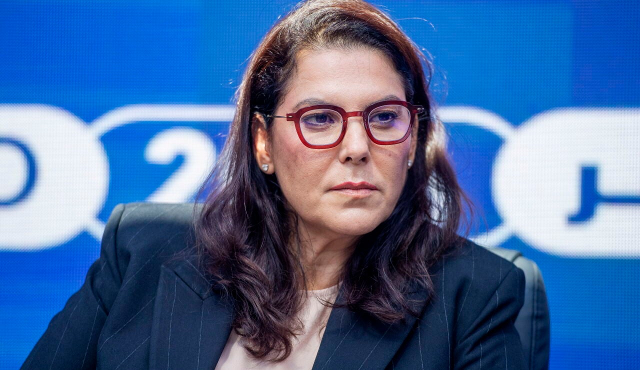 La coordinadora nacional del Partido de la Autenticidad y Modernidad (PAM), Fatima-Zahra Mansouri, asiste a una rueda de prensa en Rabat, Marruecos