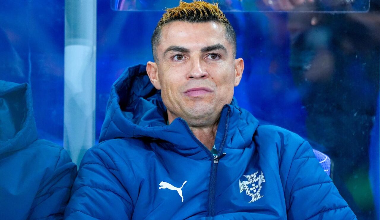 Cristiano Ronaldo en el banquillo de Portugal 