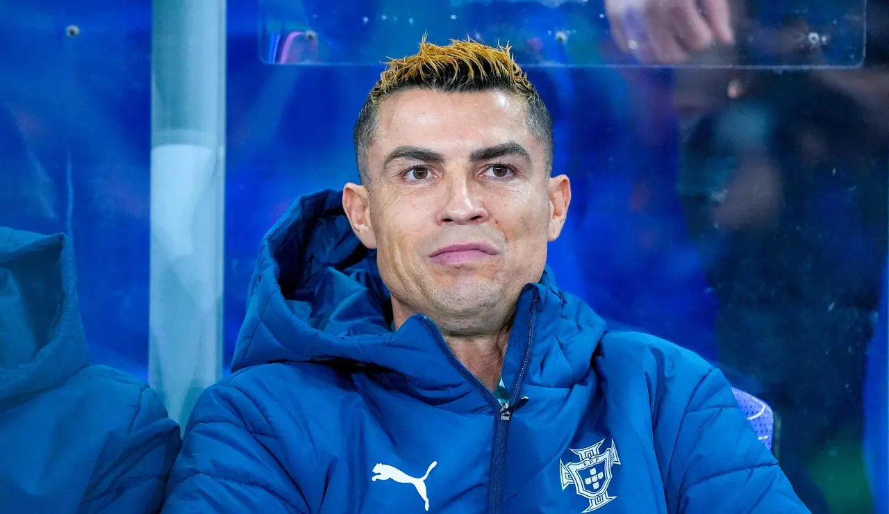 Cristiano Ronaldo en el banquillo de Portugal
