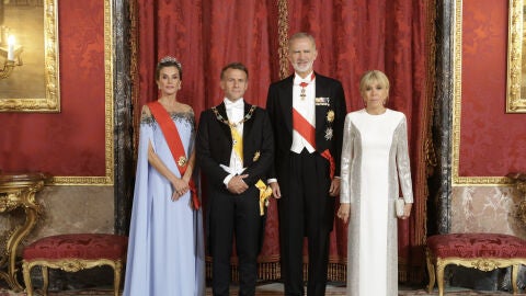 La reina Letizia, Emmanuel Macron, el rey Felipe VI y Brigitte Macron