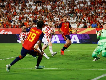 Lamine Yamal anota su segundo gol ante Livakovic en el Pizju&aacute;n