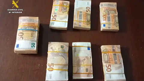 Dinero ilícito hallado por la Guardia Civil en la A-31 Dinero ilícito hallado por la Guardia Civil en la A-31