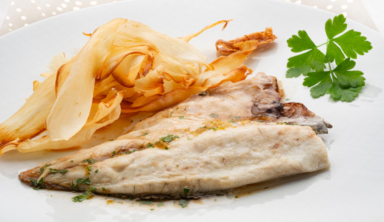 Receta de dorada a la lima con chips de yuca