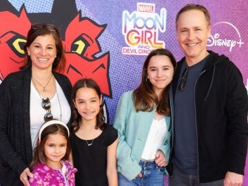Chad Lowe y Kim Painter con sus hijas