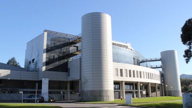 Un hombre permanece ingresado en el hospital tras recibir el alta porque no puede irse a vivir solo