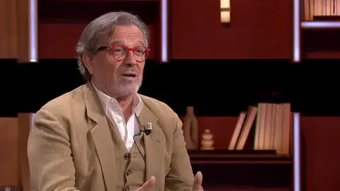 Pepe Navarro recuerda cómo empezó a ligar con 15 años: "El ser humano sale de sí mismo y se enfrenta al mundo" Pepe Navarro recuerda cómo empezó a ligar con 15 años: "El ser humano sale de sí mismo y se enfrenta al mundo"