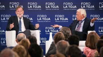 Mariano Rajoy y Felipe Gonz&aacute;lez participan en una mesa de debate en el Foro La Toja.