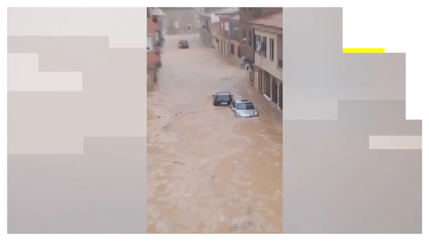 Continúa la limpieza en Madrigueras tras una dura noche después de la riada Continúa la limpieza en Madrigueras tras una dura noche después de la riada