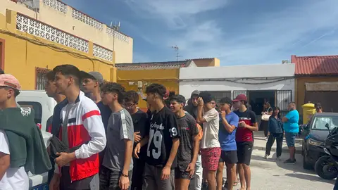 Sira Rego mantiene un encuentro con entidades del barrio El Príncipe (Ceuta) Migrantes en el barrio El Príncipe, a 1 de octubre de 2026, en Ceuta (España). 01 OCTUBRE 2026 Gabriela Sardá Núñez / Europa Press 01/10/2026