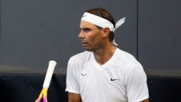 Rafa Nadal en un entrenamiento previo al torneo de exhibici&oacute;n en su Academia