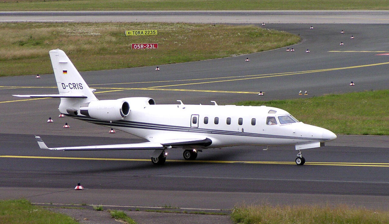 Un Astra SPX (m&aacute;s tarde conocido como Gulfstream G100) en D&uuml;sseldorf, Alemania.
