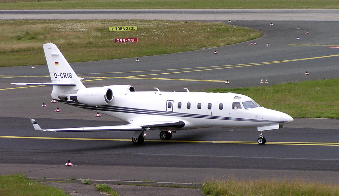 Un Astra SPX (más tarde conocido como Gulfstream G100) en Düsseldorf, Alemania.