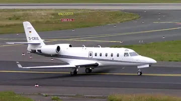 Un Astra SPX (más tarde conocido como Gulfstream G100) en Düsseldorf, Alemania. Un Astra SPX (más tarde conocido como Gulfstream G100) en Düsseldorf, Alemania.