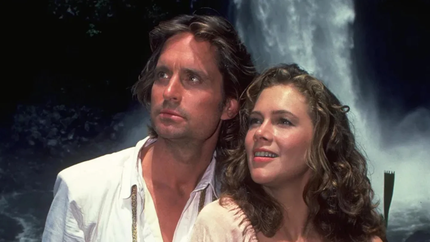 Michael Douglas y Kathleen Turner en Tras el corazón verde Michael Douglas y Kathleen Turner en Tras el corazón verde