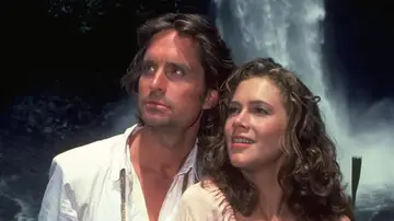 Michael Douglas y Kathleen Turner en Tras el corazón verde Michael Douglas y Kathleen Turner en Tras el corazón verde
