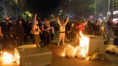 La protesta por la vivienda en Barcelona acaba con disturbios, cargas policiales y 13 detenidos