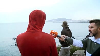 Miles de migrantes desalojados en Ceuta, de las playas a los montes: 