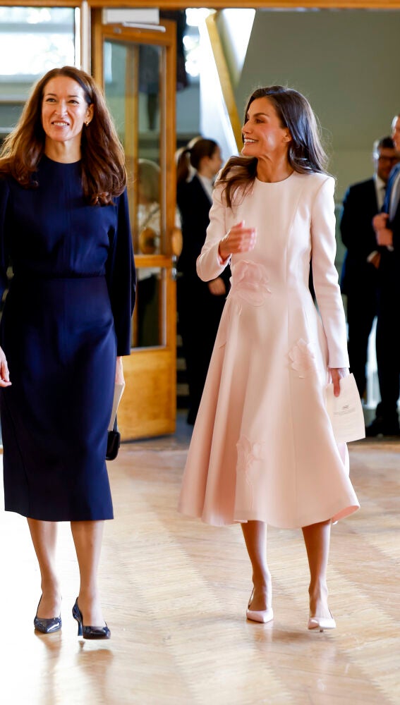 Reina Letizia en Helsinki con la primera dama de Finlandia, Suzanne Elizabeth Innes-Stubb 