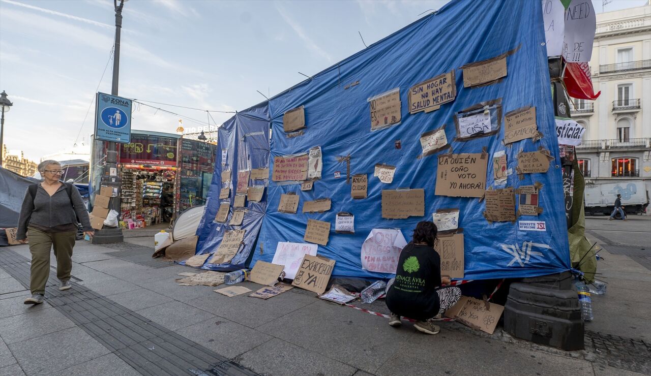 Carteles en la Puerta del Sol