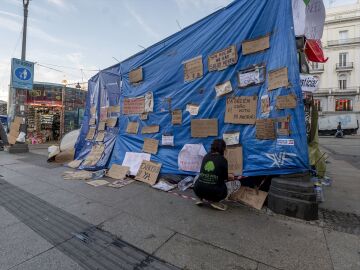 Carteles en la Puerta del Sol