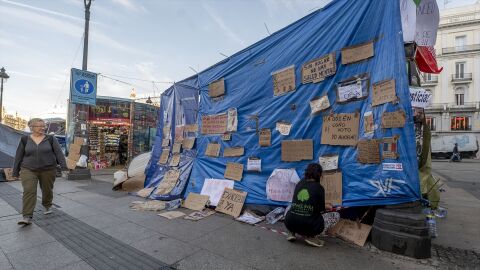 Carteles en la Puerta del Sol