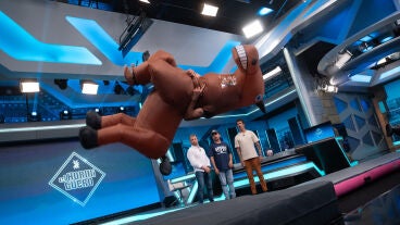 Marron convierte El Hormiguero en un espect&aacute;culo de acrobacias: animales, giros y saltos a c&aacute;mara superlenta