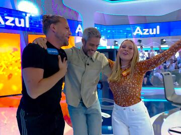 Esmeralda Moya canta &lsquo;Azul&rsquo;&hellip; &iexcl;y hace pleno para el equipo naranja!: cruce de colores en La Pista