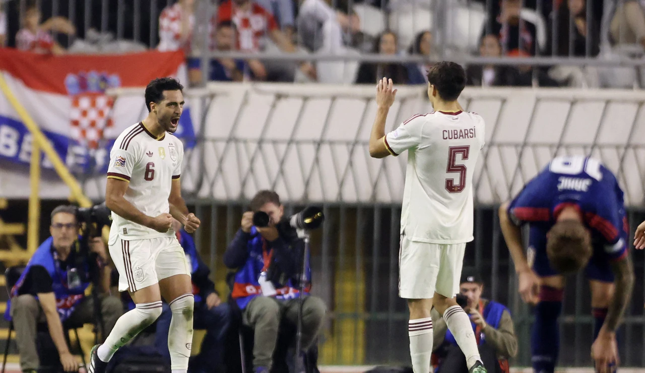 Mikel Merino festeja su segundo gol a Croacia