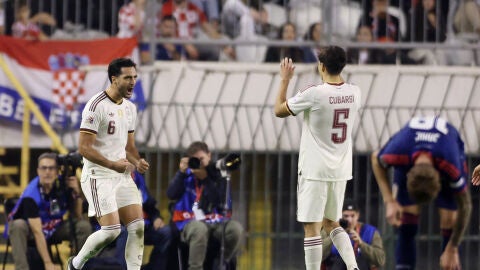 Mikel Merino festeja su segundo gol a Croacia