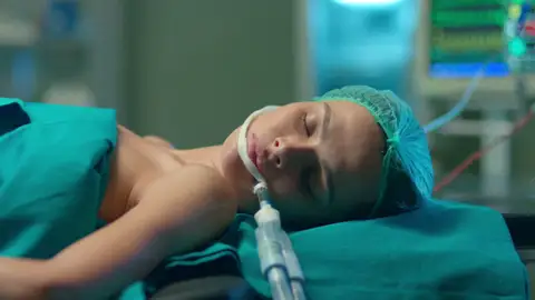El corazón de Alya se para durante la operación y Cihan se rompe de miedo: “Eres mi ave fénix” El corazón de Alya se para durante la operación y Cihan se rompe de miedo: “Eres mi ave fénix”