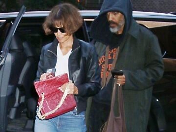 Halle Berry con su pareja Van Hunt