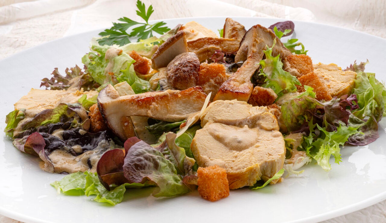 Receta de ensalada c&eacute;sar con hongos de Argui&ntilde;ano