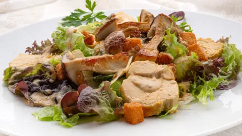 Receta de ensalada césar con hongos de Arguiñano Receta de ensalada césar con hongos de Arguiñano