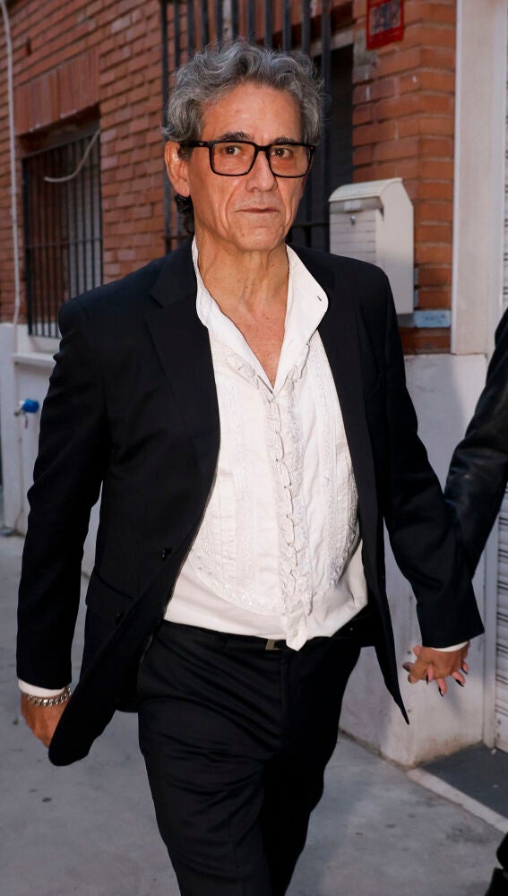 Jesús Cabanas llegando a la exposición de su exmujer Marta Sánchez