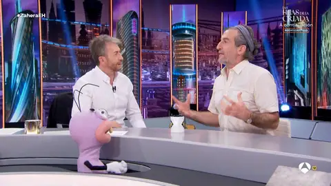 "Papahostias": el insulto en gallego que Luis Zahera reivindica en El Hormiguero "Papahostias": el insulto en gallego que Luis Zahera reivindica en El Hormiguero
