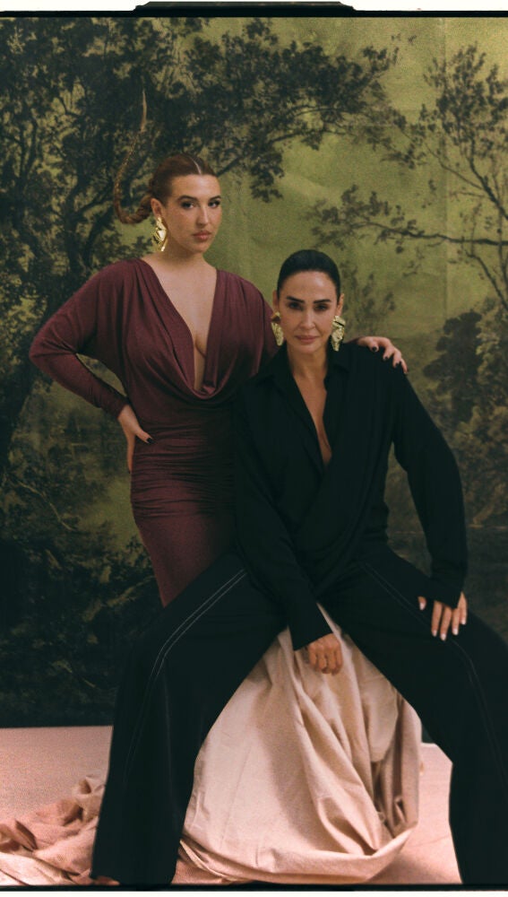 Alba Díaz y Vicky Martín Berrocal vistiendo la colección de VICTORIA