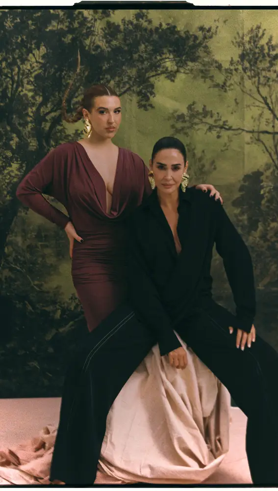 Alba Díaz y Vicky Martín Berrocal vistiendo la colección de VICTORIA Alba Díaz y Vicky Martín Berrocal vistiendo la colección de VICTORIA