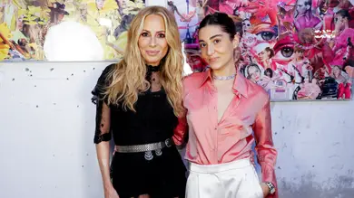 Marta Sánchez posa con su hija Paula Cabanas en el estreno de su primera exposición de cuadros Marta Sánchez posa con su hija Paula Cabanas en el estreno de su primera exposición de cuadros