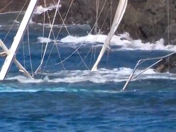 Un misterioso velero lleva 8 d&iacute;as encallado en la costa de G&aacute;ldar, Gran Canaria