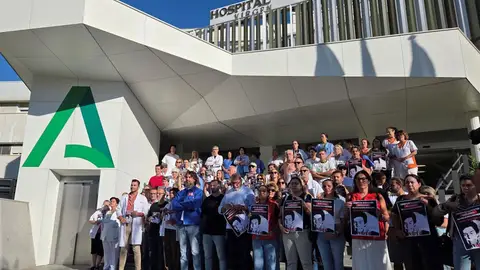 CCOO, UGT y el Sindicato de Inquilinas guardan un minuto de silencio por Maricarmen en los centros de trabajo CCOO, UGT y el Sindicato de Inquilinas guardan un minuto de silencio por Maricarmen en los centros de trabajo