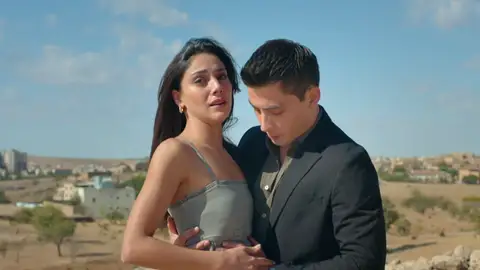La primera patada del bebé de Zerrin emociona a Kaya, sin saber que es el padre La primera patada del bebé de Zerrin emociona a Kaya, sin saber que es el padre