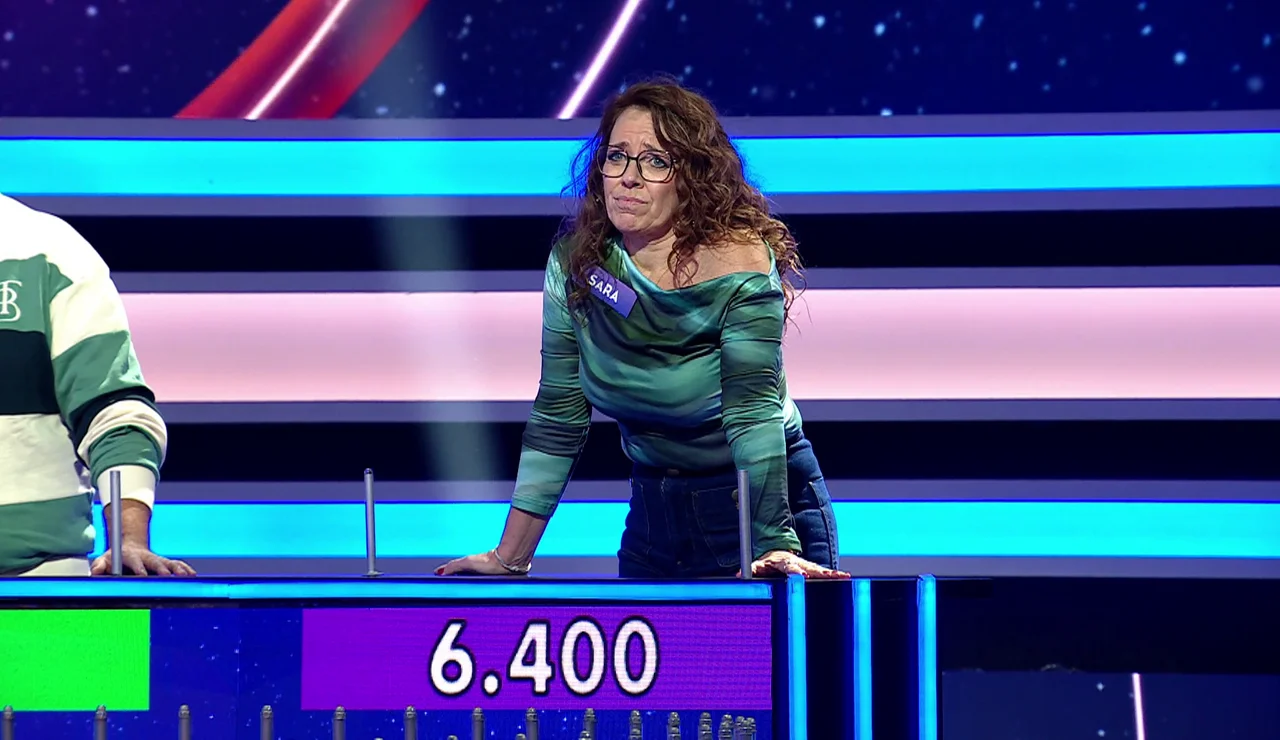 Sara en La ruleta de la suerte noche