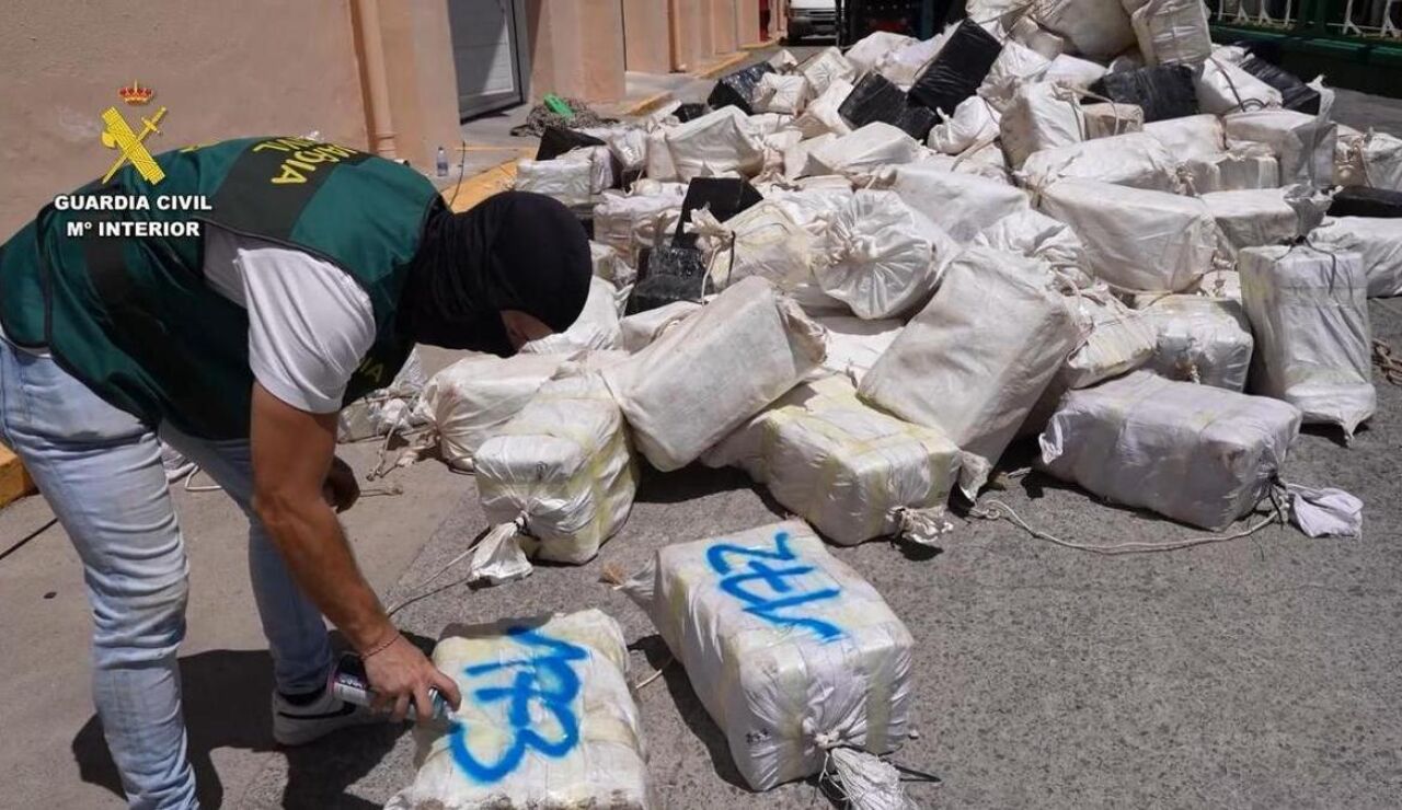 La Guardia Civil se incauta de casi tres toneladas de coca&iacute;na