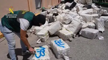La Guardia Civil se incauta de casi tres toneladas de cocaína La Guardia Civil se incauta de casi tres toneladas de cocaína