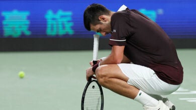Novak Djokovic sucumbe en su estreno en Shanghái ante Hubert Hurkacz (4-6 y 3-6)