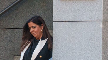 La jueza que investig&oacute; al hermano de Pedro S&aacute;nchez, Beatriz Biedma, a su salida de la Audiencia Nacional, a 8 de octubre de 2026, en Madrid (Espa&ntilde;a). La jueza Beatriz Biedma, encargada de la investigaci&oacute;n judicial a David S&aacute;nchez, hermano del presidente de Gobierno, declara como perjudicada en el 'caso Leire D&iacute;ez', la causa en la que el magistrado de la Audiencia Nacional Santiago Pedraz investiga una presunta trama dirigida a desbaratar causas judiciales que afectan al PSOE.08 OCTUBRE 2026...