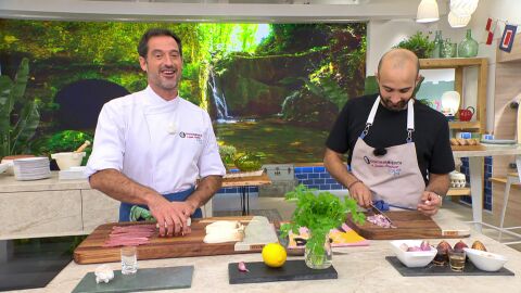 El truco de Joseba Argui&ntilde;ano con las brochetas: el motivo por el que usa dos palos en lugar de uno