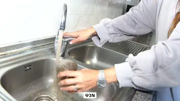 "Así me lavo, como los gatos": la vida sin agua potable en Casavieja "Así me lavo, como los gatos": la vida sin agua potable en Casavieja